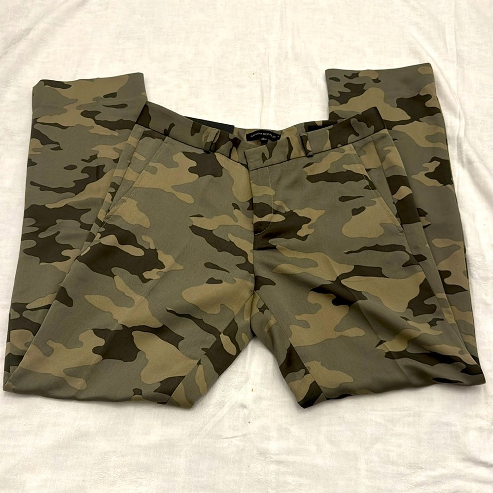 Banana Republic satin-like slacks. Brand new. Size 6.